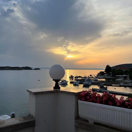 Apartments Villa Emilija ซูเปทาร์สกา ดรากา ภายนอก รูปภาพ