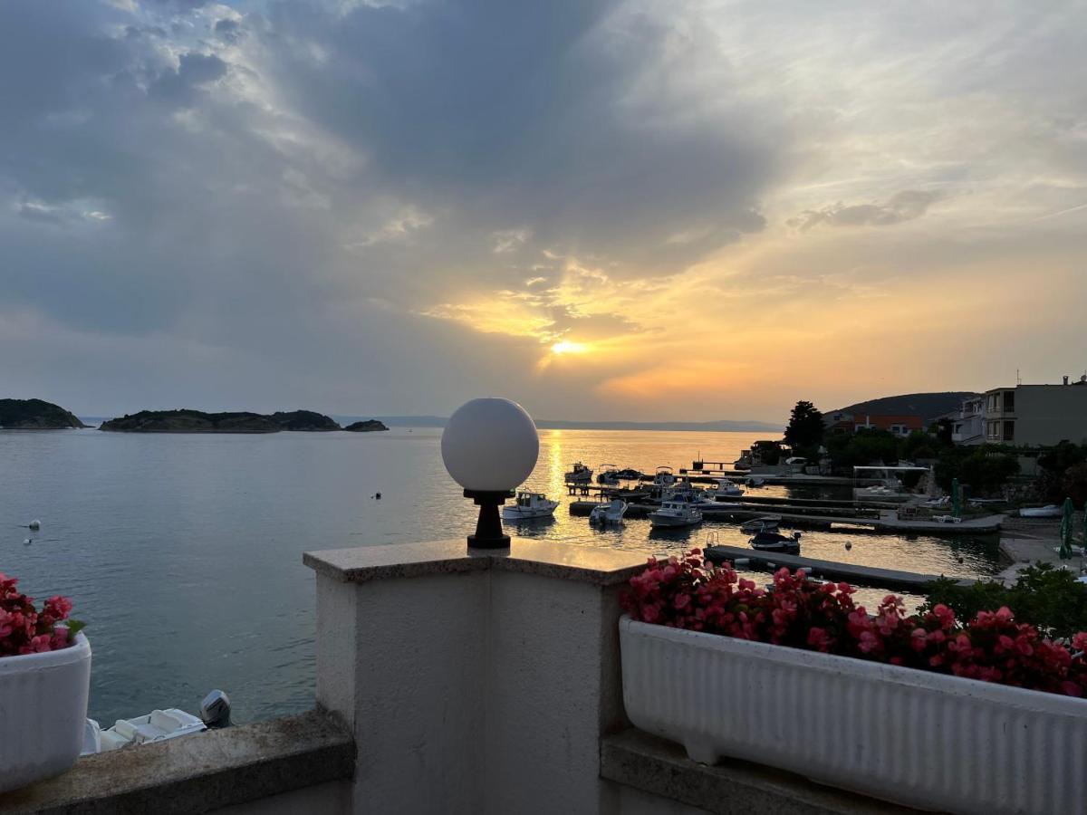 Apartments Villa Emilija ซูเปทาร์สกา ดรากา ภายนอก รูปภาพ